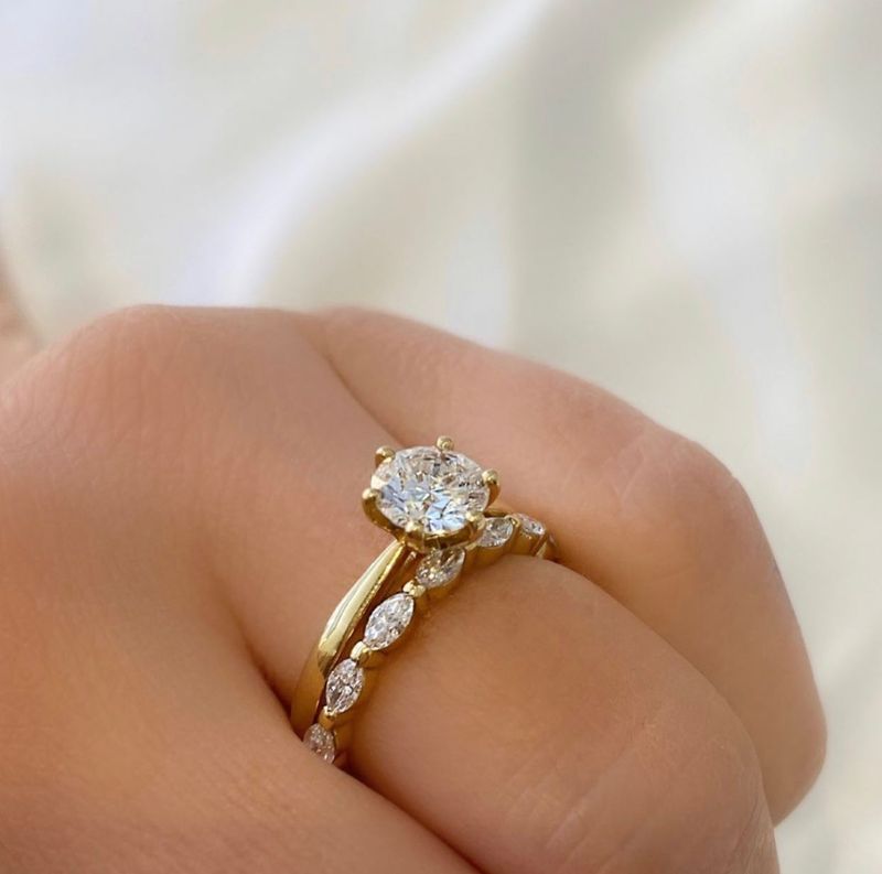 Grace 1,00ct + Happiness marquise 7x0,07ct = 0,49ct
