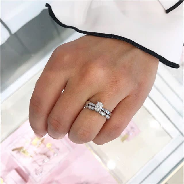 Romance oval